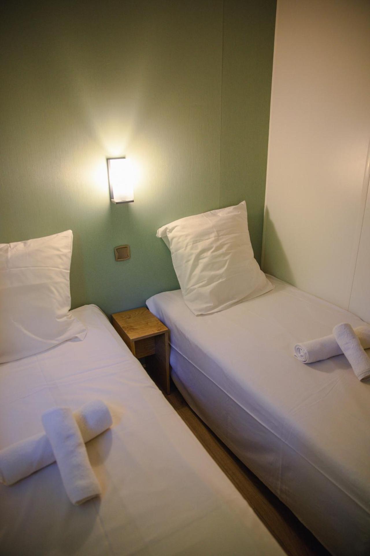 Rives D'Arc Hotel Vallon-Pont-d'Arc Ruang foto